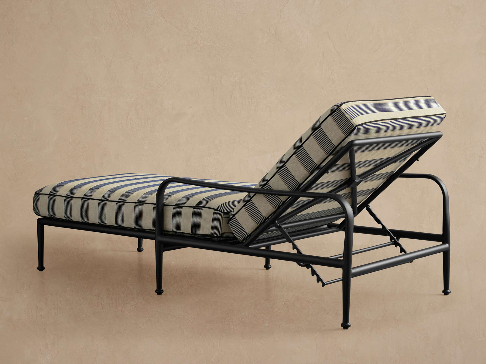 Harbor Luxury Sun Lounger