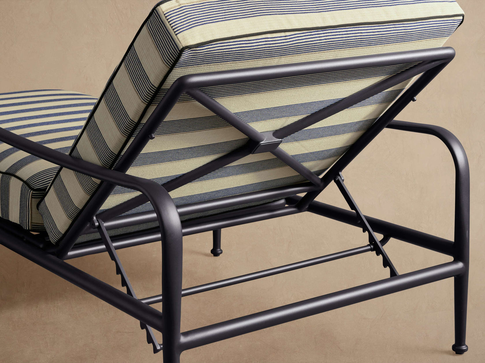 Harbor Luxury Sun Lounger