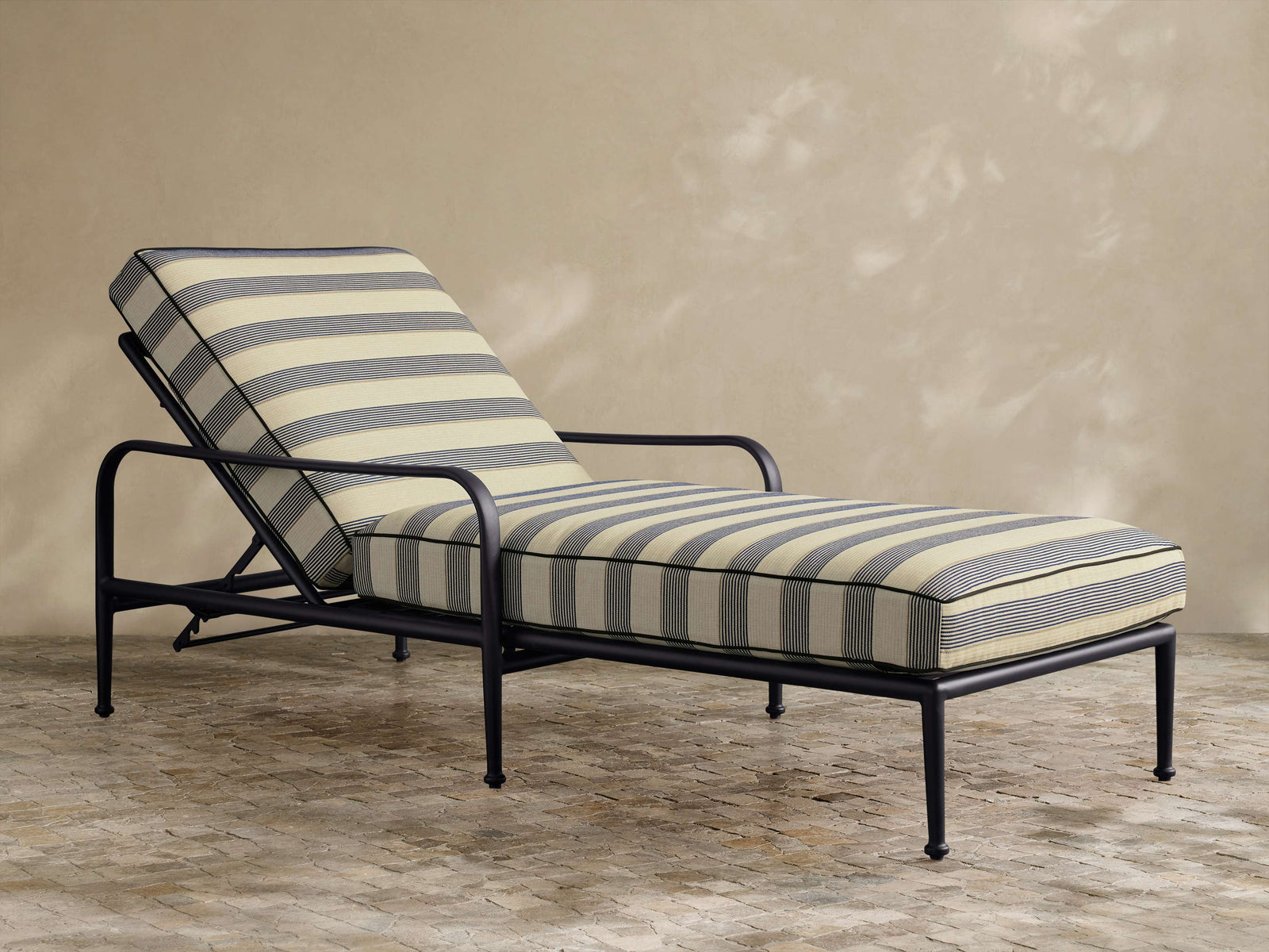 Harbor Luxury Sun Lounger